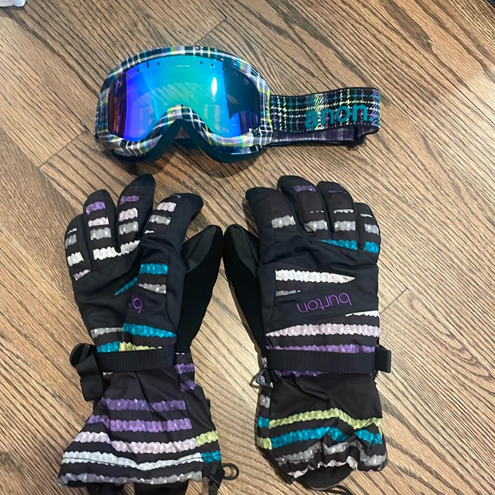 Burton gloves and matching Anon ski googles